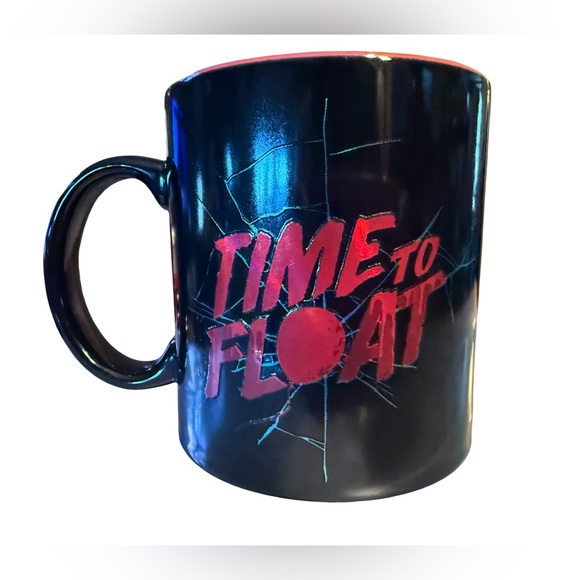 Pennywise IT Chapter 2 NWT Clown Halloween Mug & “Welcome to Derry” Plaque Set - Picture 6 of 7